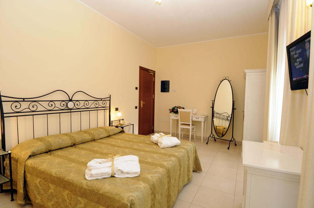 Hotel Villa Fiorita Giulianova Habitación foto
